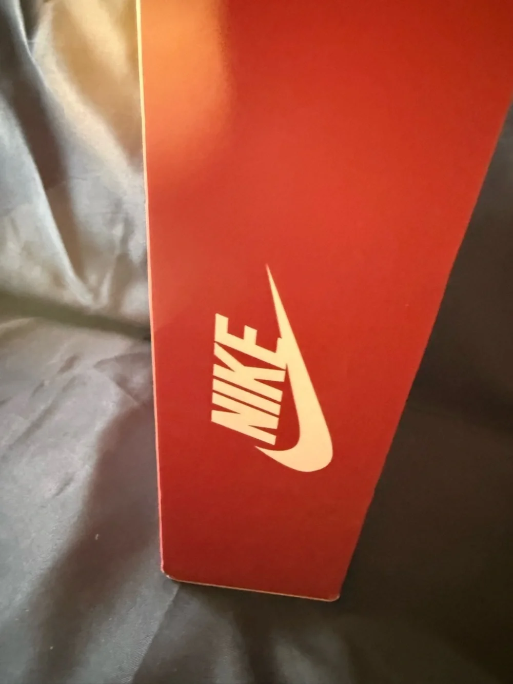 New Stanley 40oz Nike Red Stanley Love Shack with Box Dust Bag Straw and Topper - Picture 9 of 9
